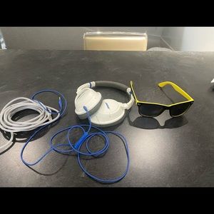 Headphones Bose and accessories